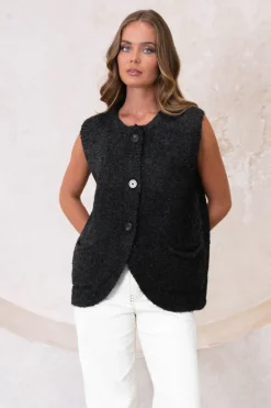 Amelia Vest