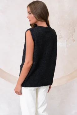 Amelia Vest