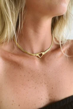Amore Chocker