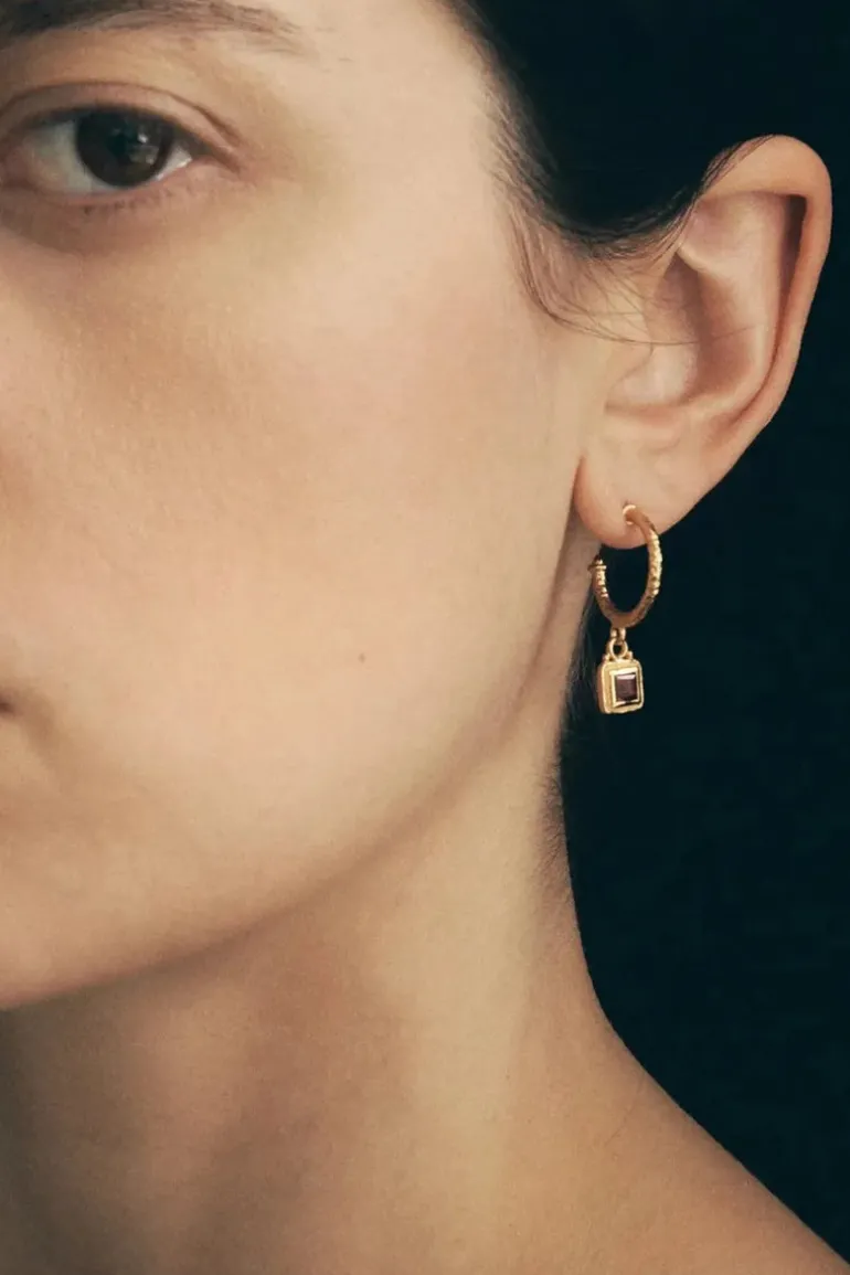 CILLA EARRING GOLD GARNET
