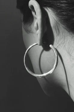 CIRCE HOOP EARRING SILVER