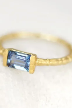 Pia Ring Topaz Gold