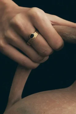 TANA RING GARNET GOLD