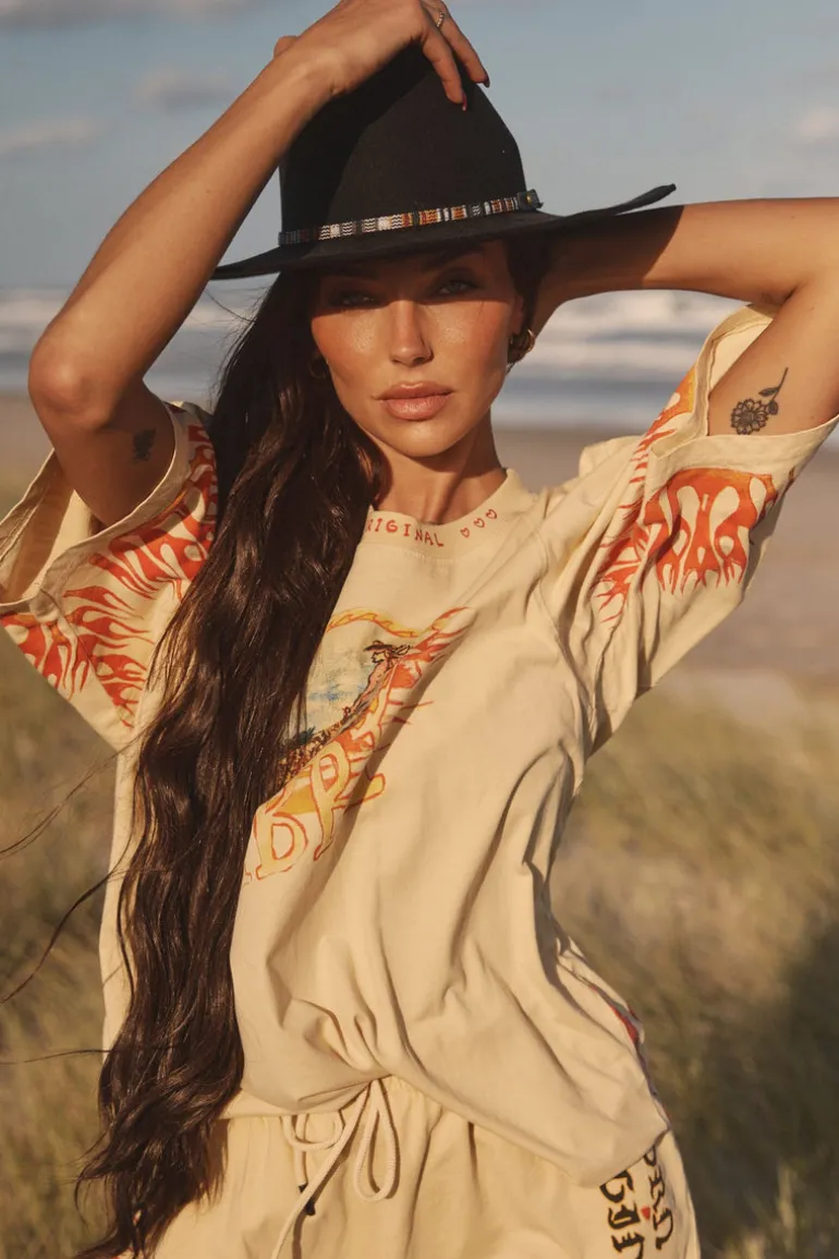 THE VERY OVERSIZED FLAMING COWBOY TEE - SAND