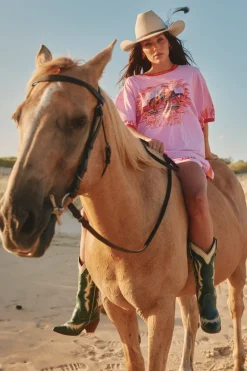 THE VERY OVERSIZED FLAMING COWBOY TEE - PINK