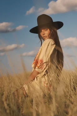THE VERY OVERSIZED FLAMING COWBOY TEE - SAND